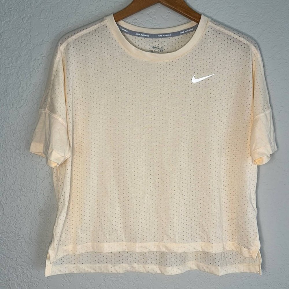 NEW NIKE Women’s Breath Tailwind Cool Running Shirt
